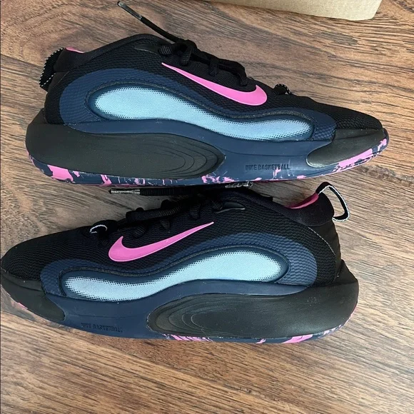 Nike Black and Pink Sneakers - Picture 5 of 6